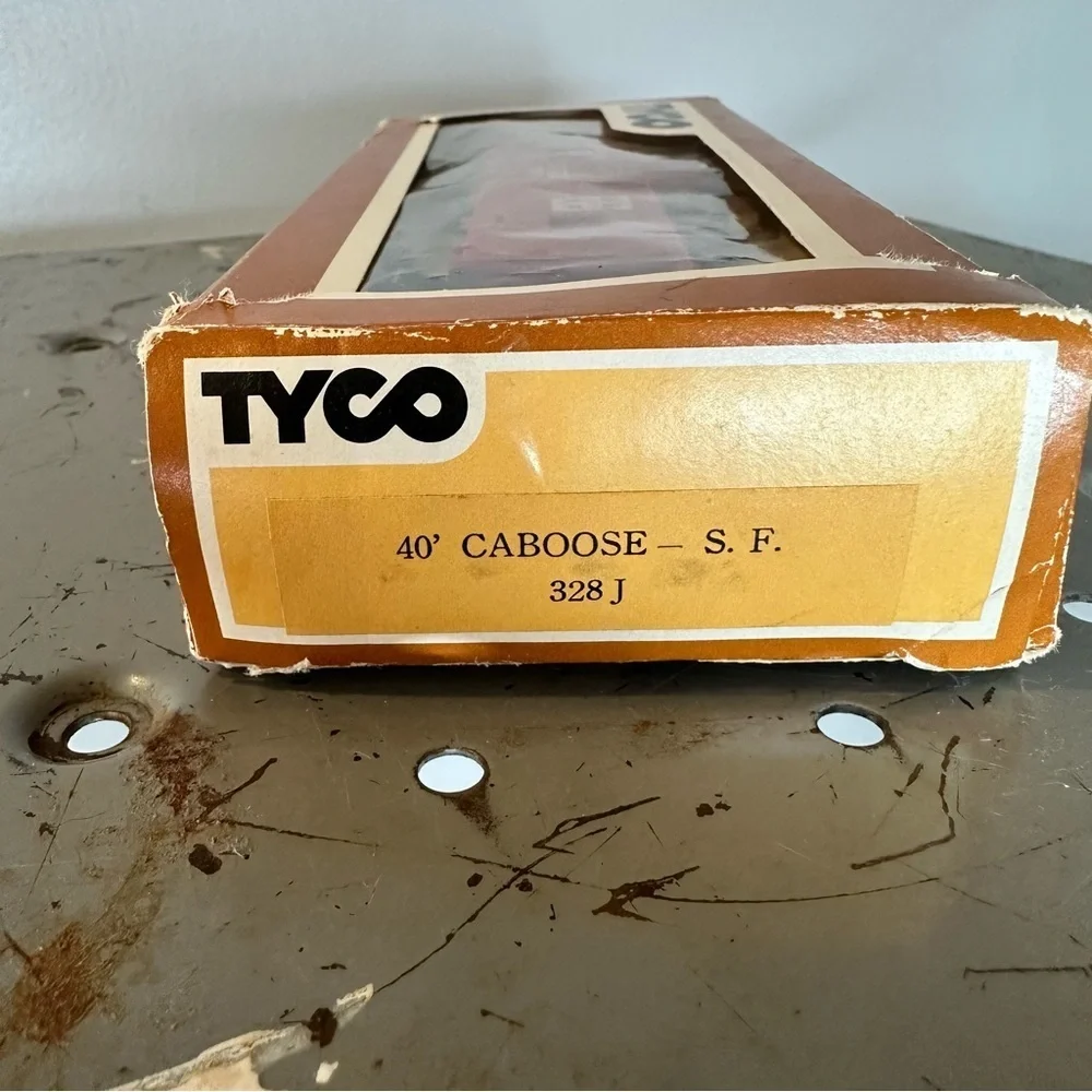 Tyco HO train car Santa Fe caboose 328 railroad display
